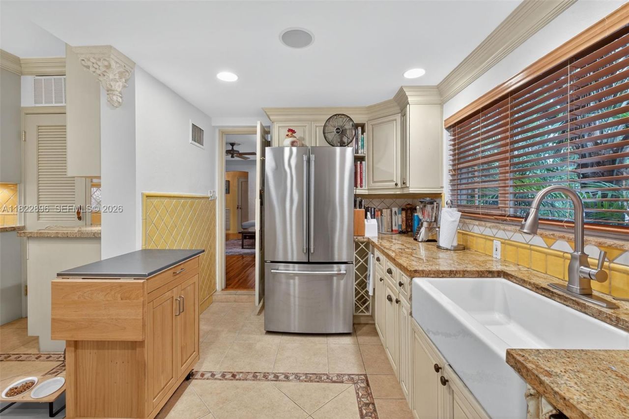 4187 S Le Jeune Rd, Miami, FL 33133 Photo