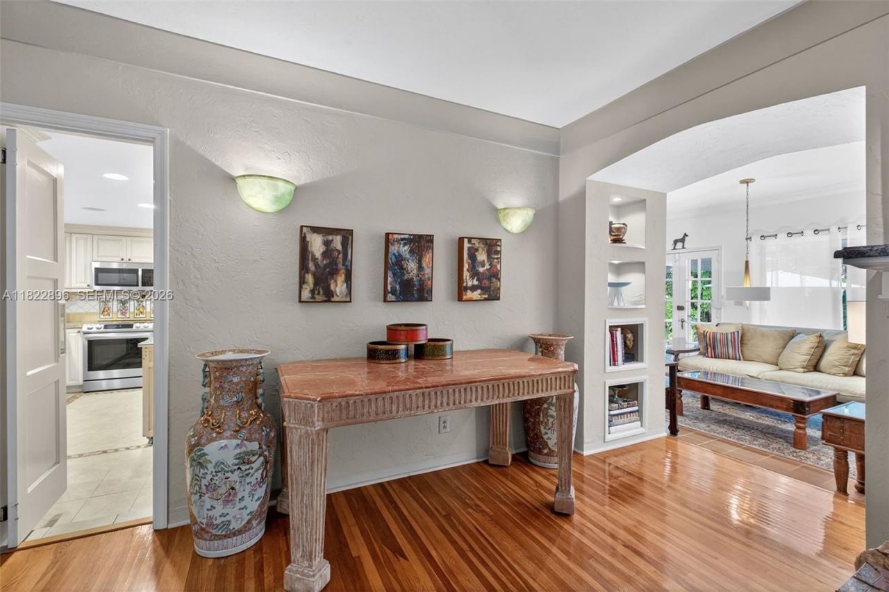 4187 S Le Jeune Rd, Miami, FL 33133 Photo