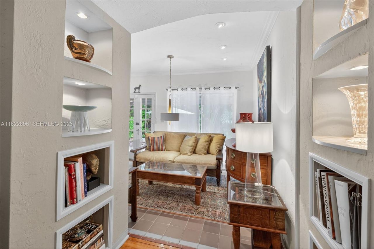 4187 S Le Jeune Rd, Miami, FL 33133 Photo