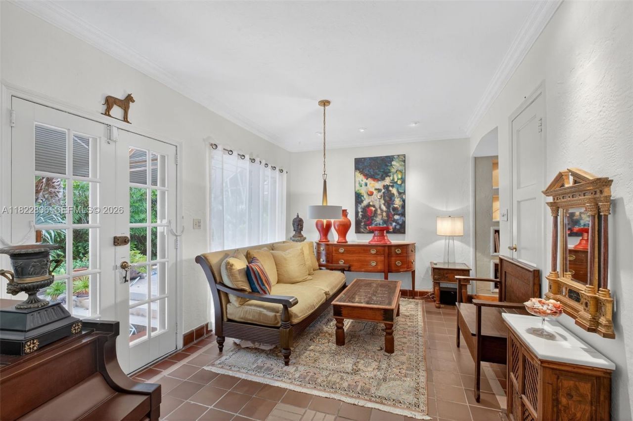 4187 S Le Jeune Rd, Miami, FL 33133 Photo