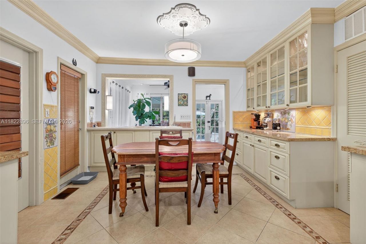 4187 S Le Jeune Rd, Miami, FL 33133 Photo