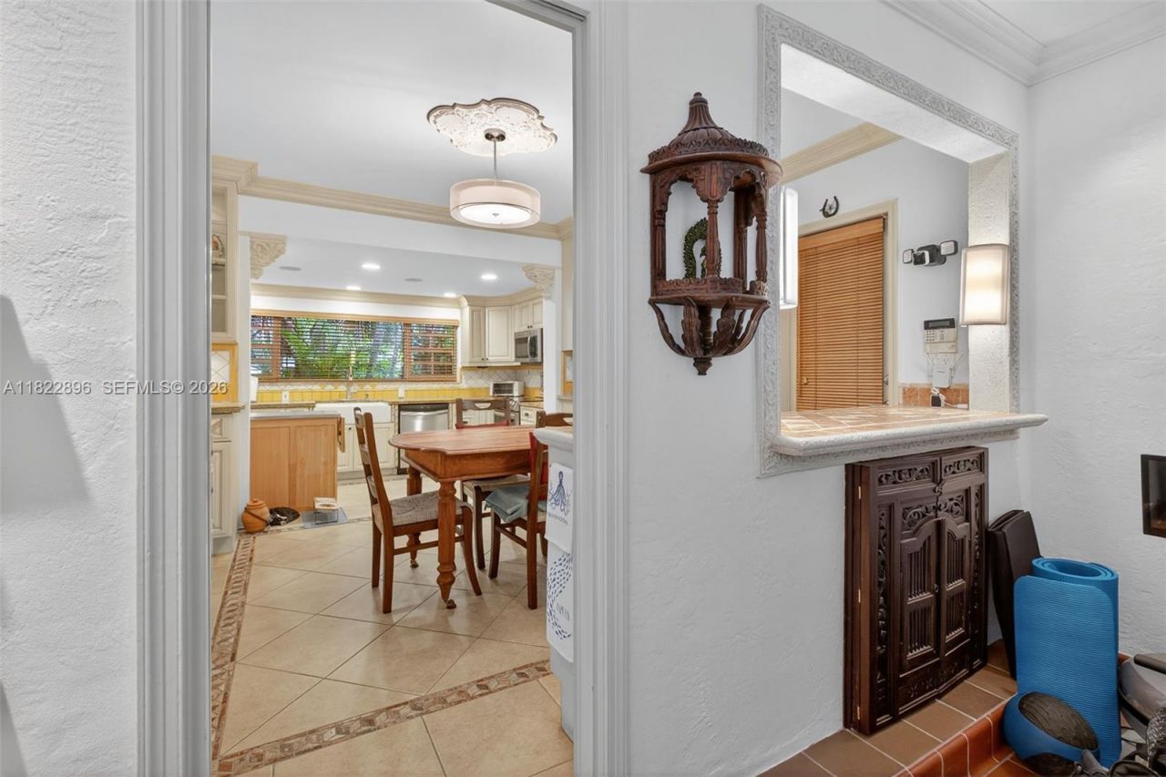 4187 S Le Jeune Rd, Miami, FL 33133 Photo