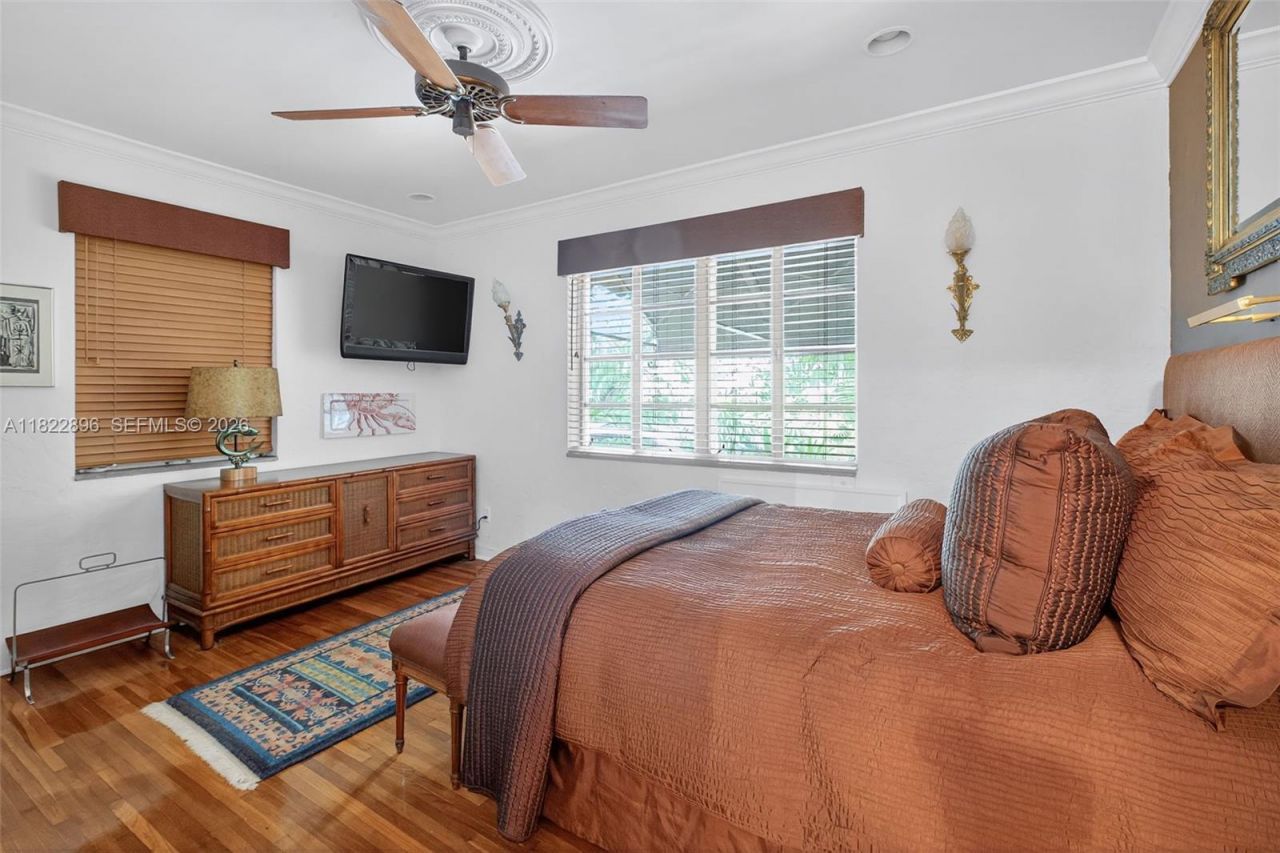 4187 S Le Jeune Rd, Miami, FL 33133 Photo