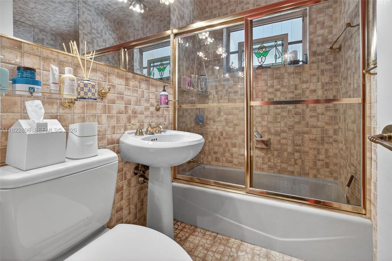 4187 S Le Jeune Rd, Miami, FL 33133 Photo