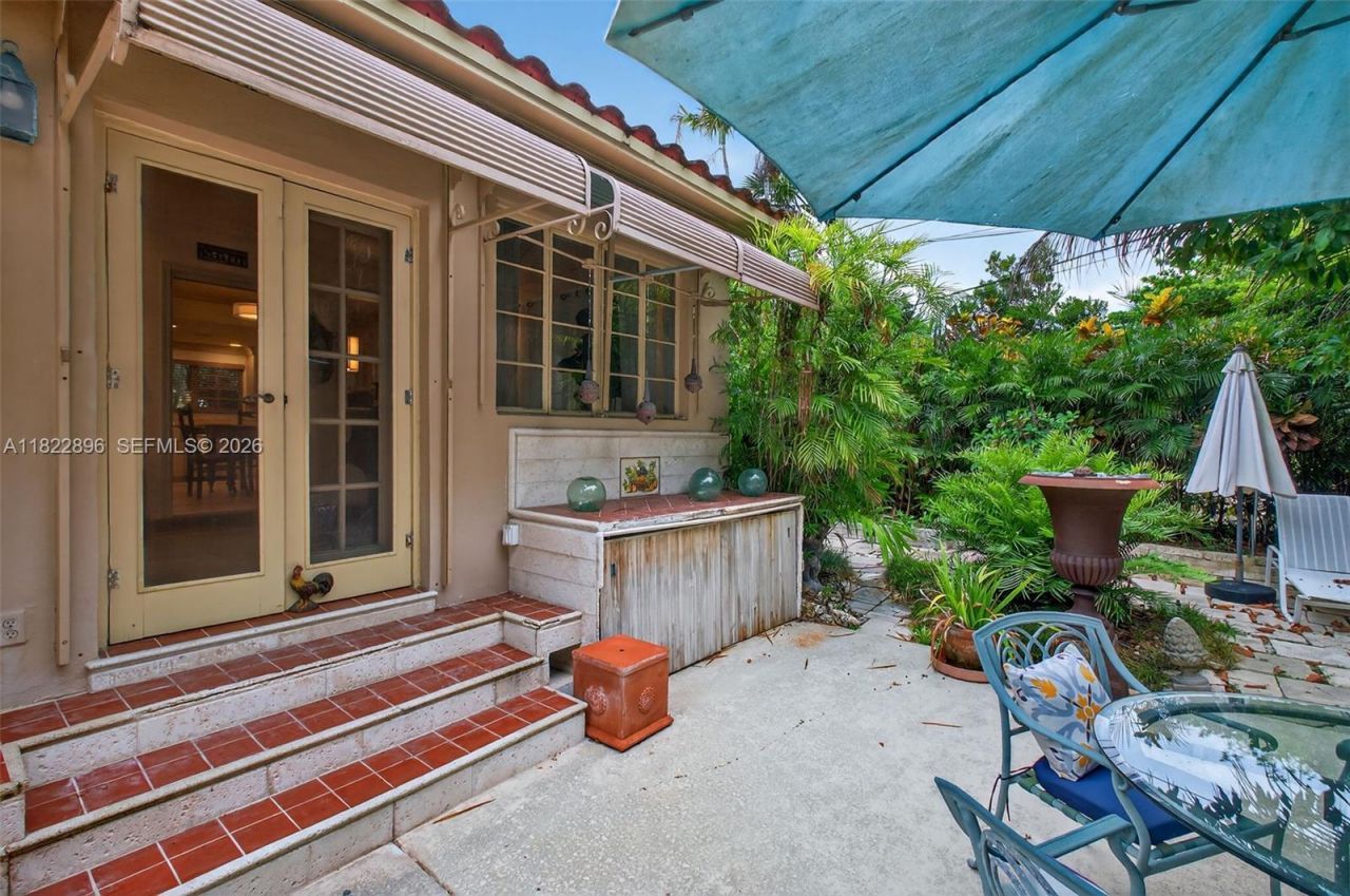 4187 S Le Jeune Rd, Miami, FL 33133 Photo