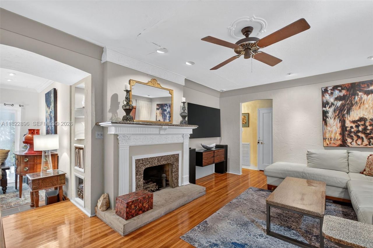 4187 S Le Jeune Rd, Miami, FL 33133 Photo