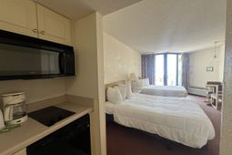 9550 Shore Dr. photo 4