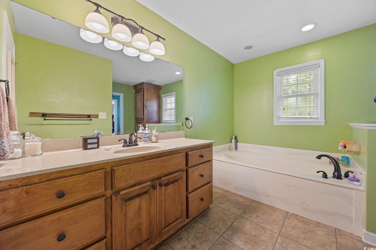 300 Crescent Dr. Photo 10