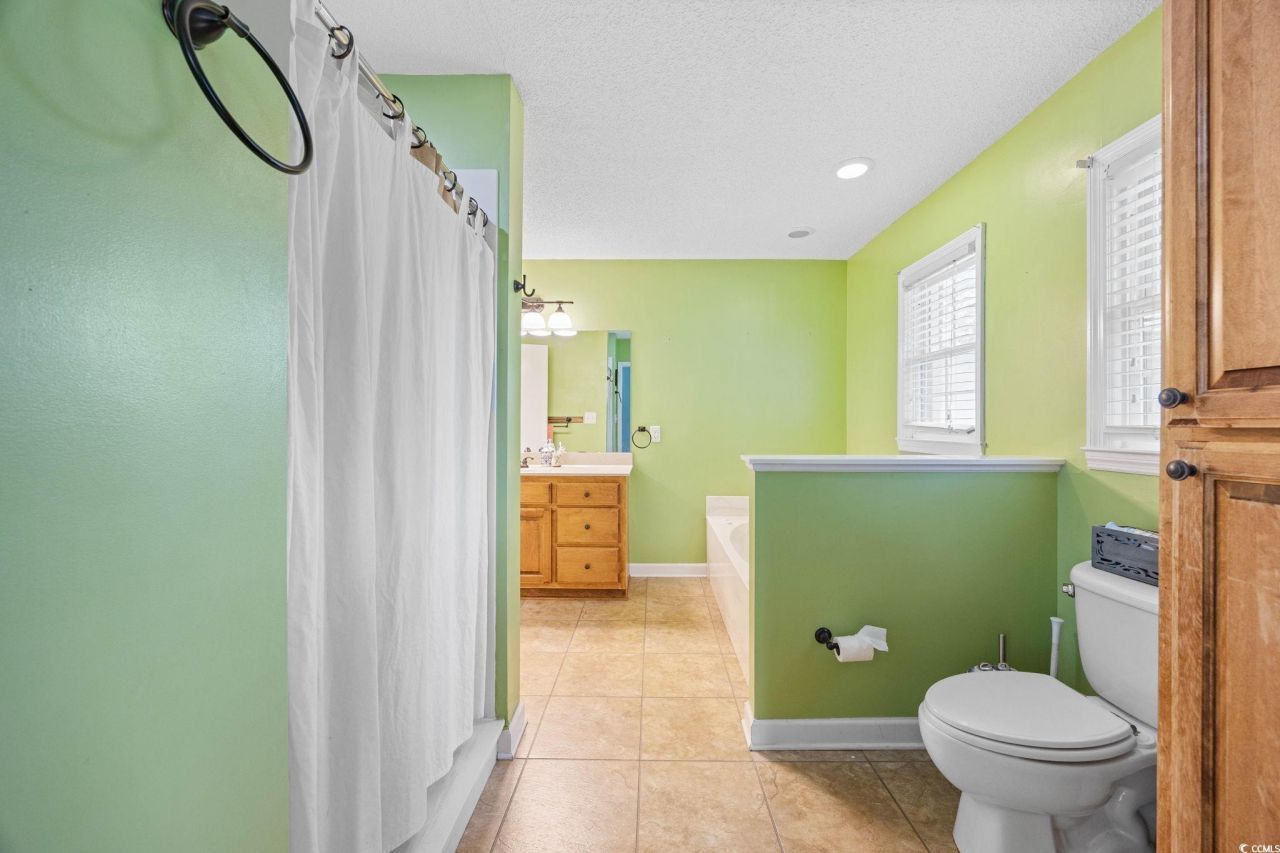 300 Crescent Dr. Photo 11