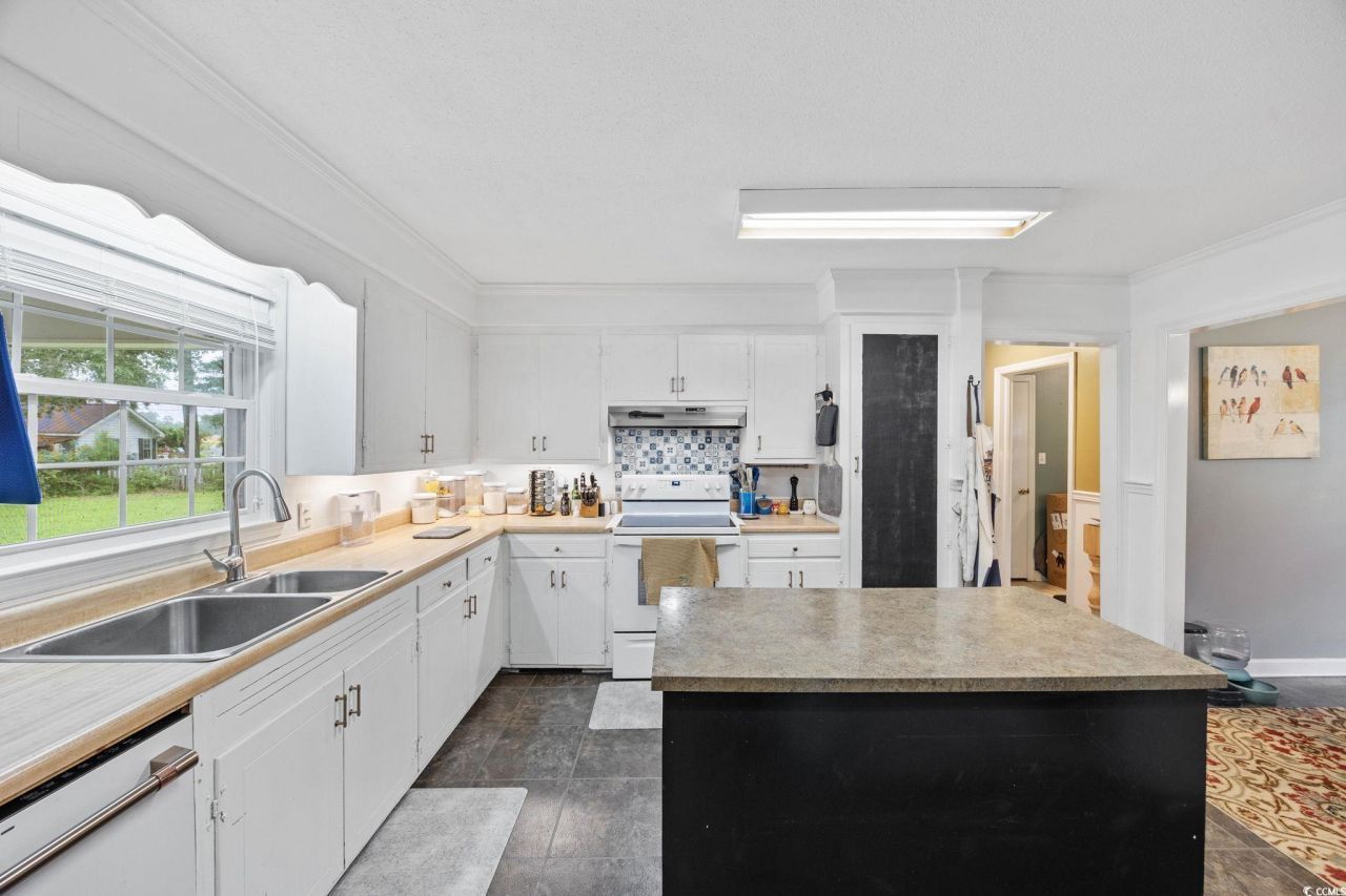 300 Crescent Dr. Photo 15