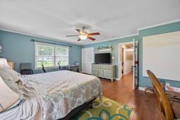 300 Crescent Dr. photo 4