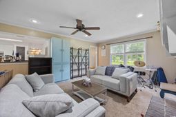 300 Crescent Dr. photo 4