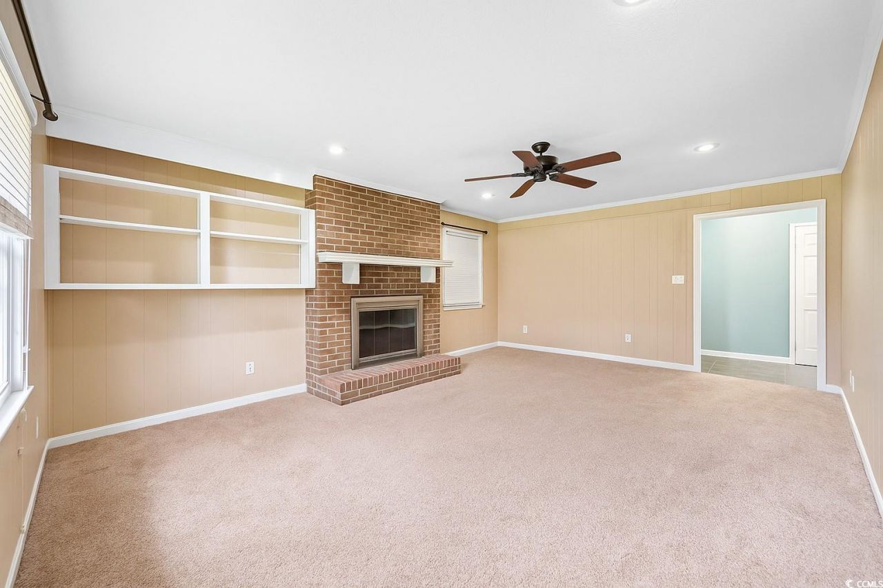 300 Crescent Dr. Photo 6