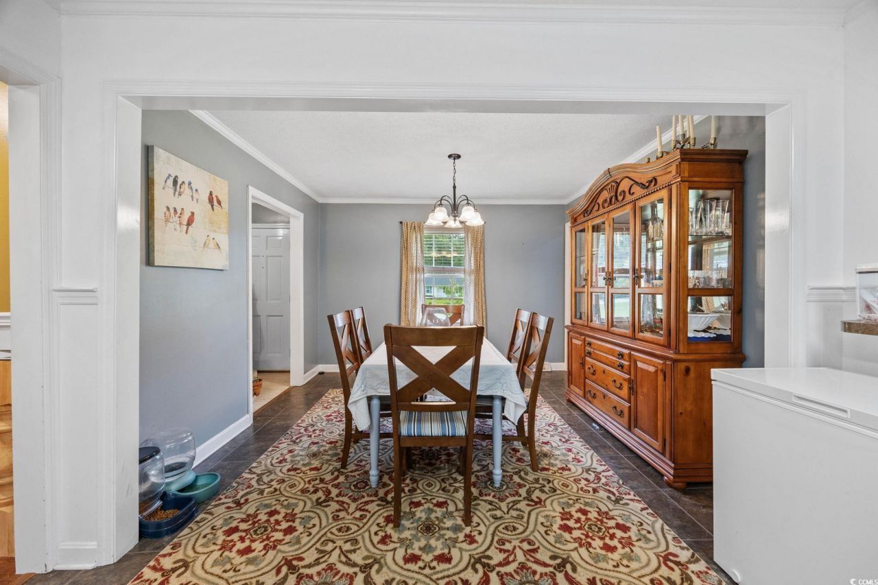 300 Crescent Dr. Photo 7