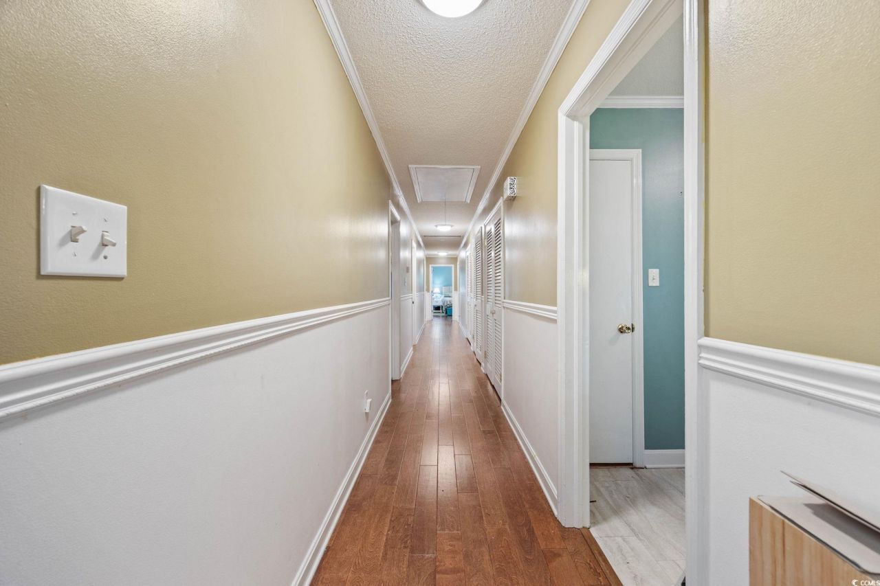 300 Crescent Dr. Photo 8