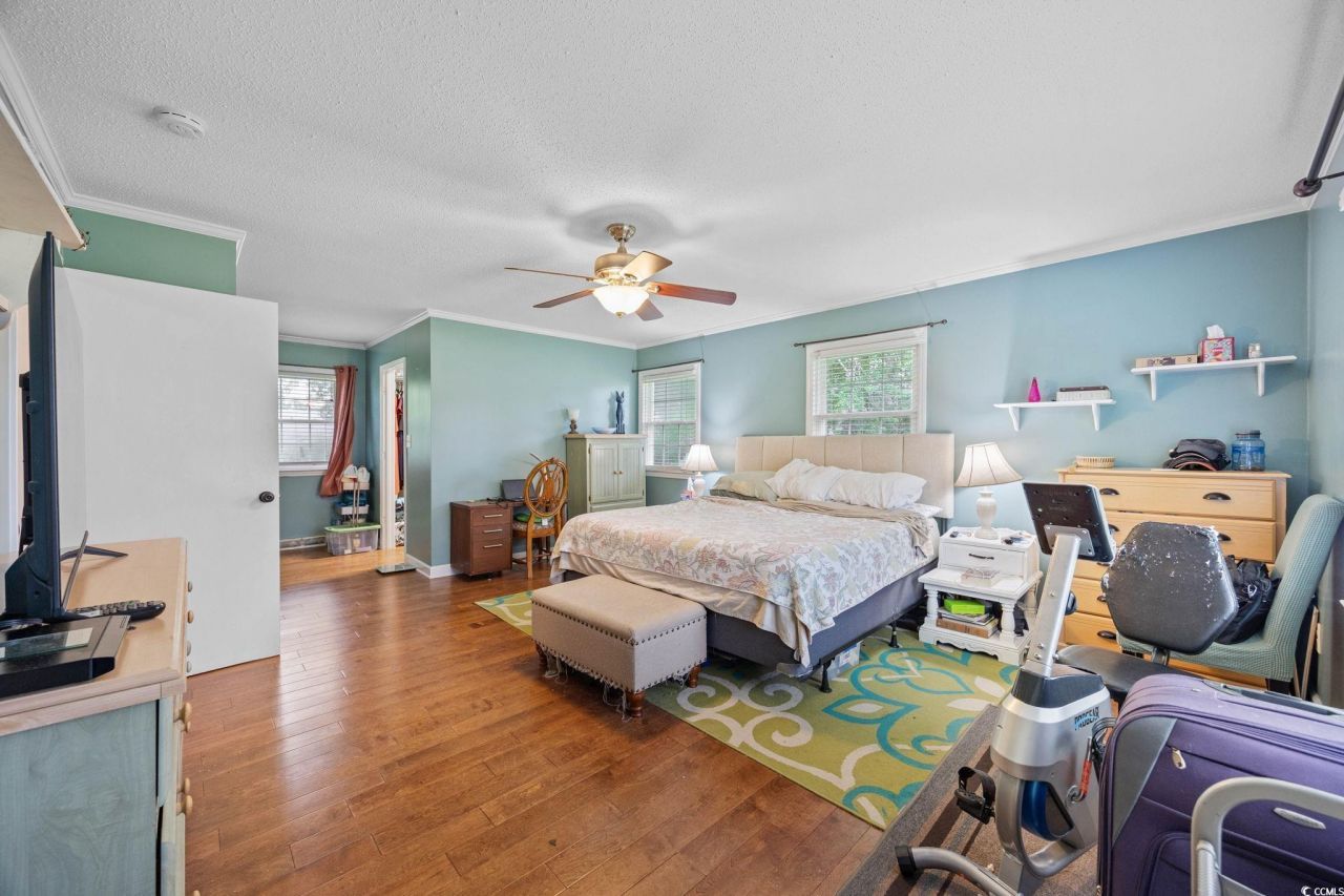 300 Crescent Dr. Photo 9