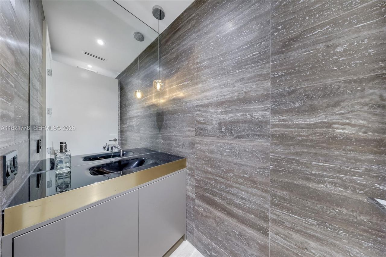 300 Collins Ave, Unit 3D, Miami Beach, FL 33139 Photo