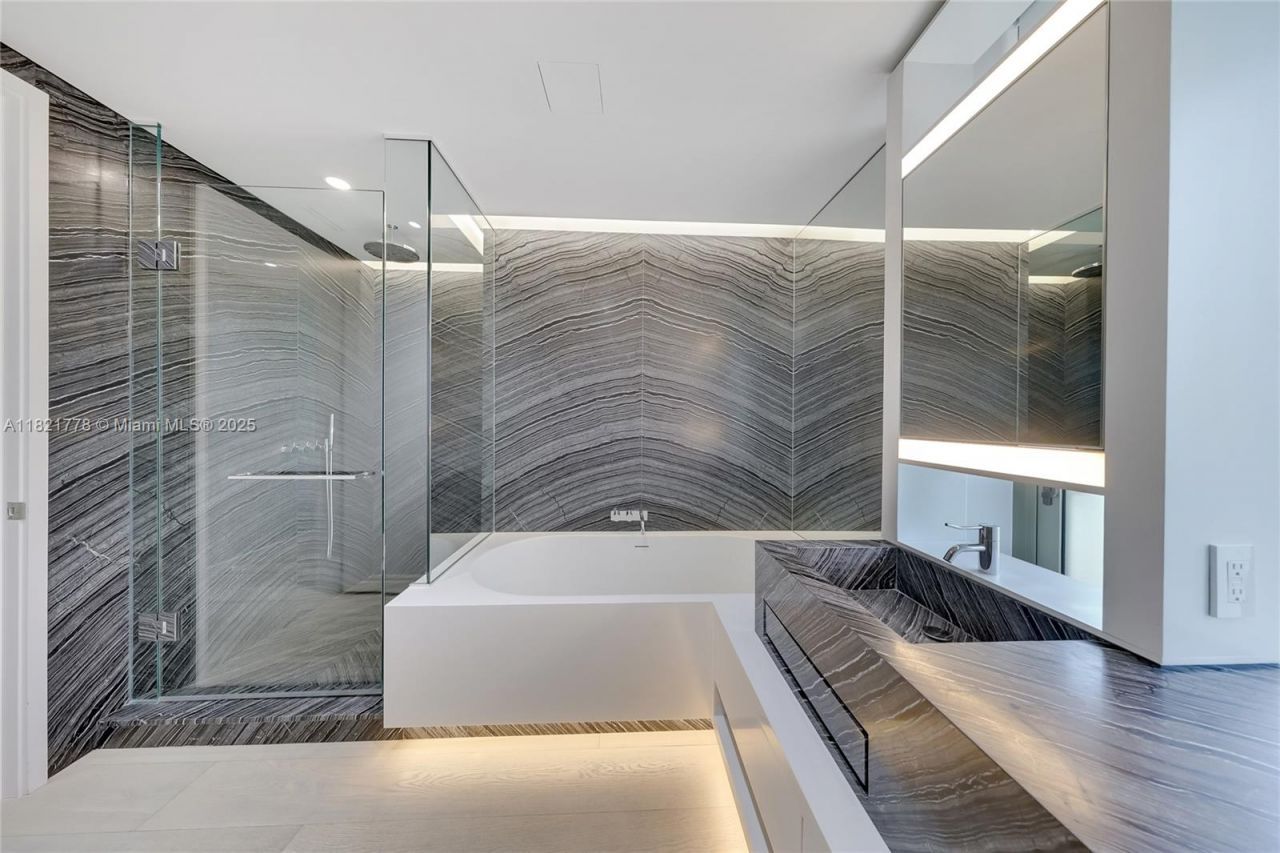 300 Collins Ave, Unit 3D, Miami Beach, FL 33139 Photo