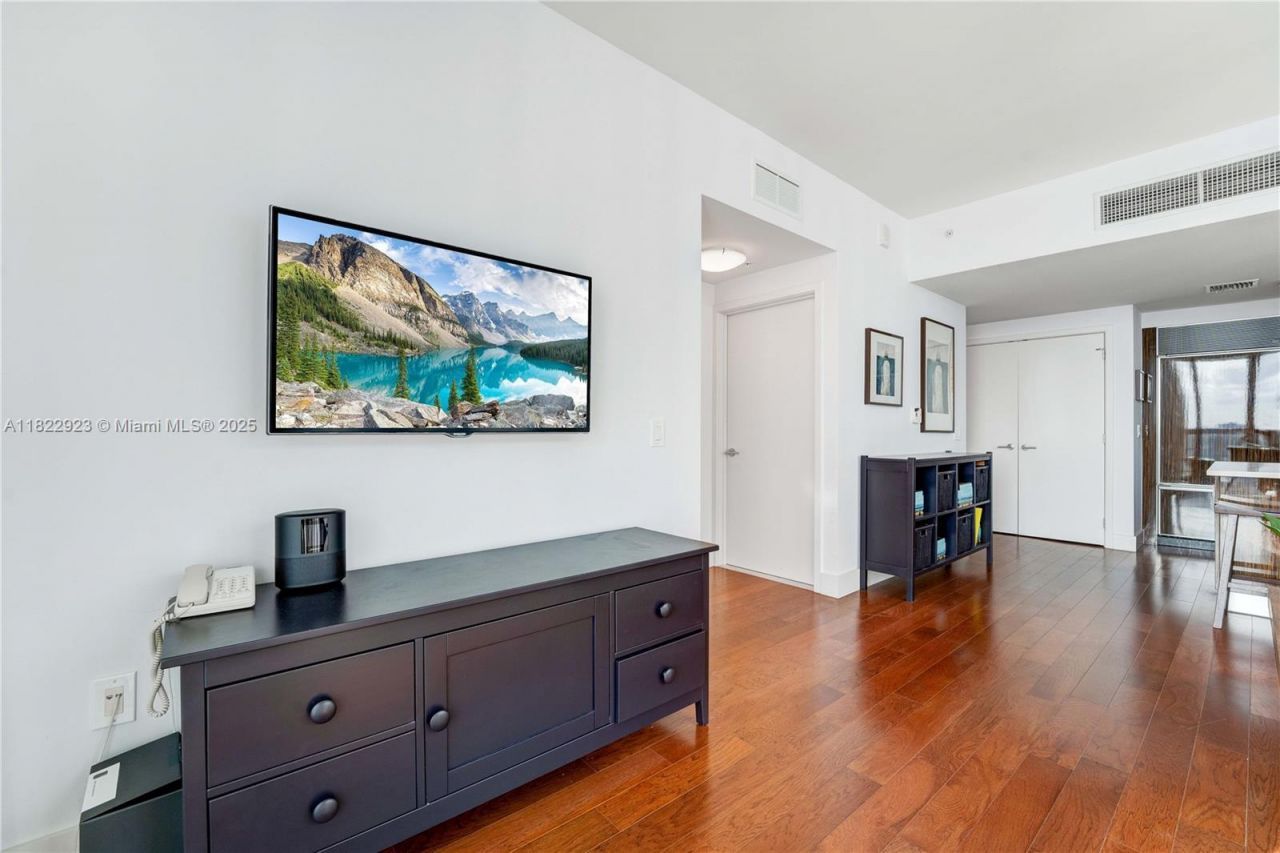 6899 Collins Ave, Unit 1409, Miami Beach, FL 33141 Photo