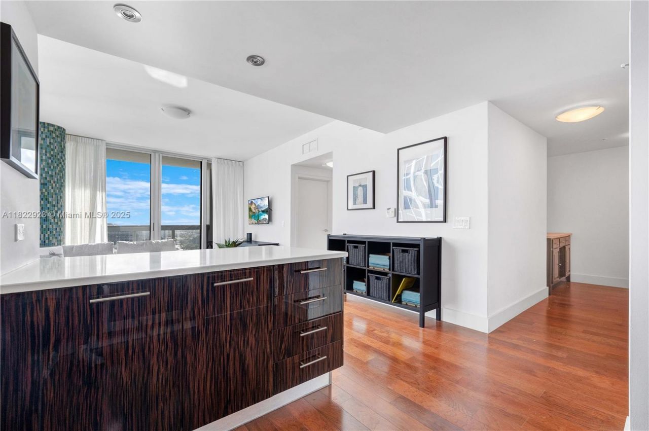 6899 Collins Ave, Unit 1409, Miami Beach, FL 33141 Photo