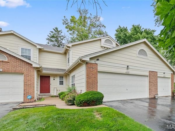 12107 Autumn Lakes Drive, Maryland Heights, MO 63043