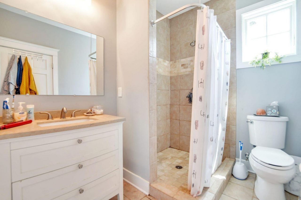 66 America Street Photo 14