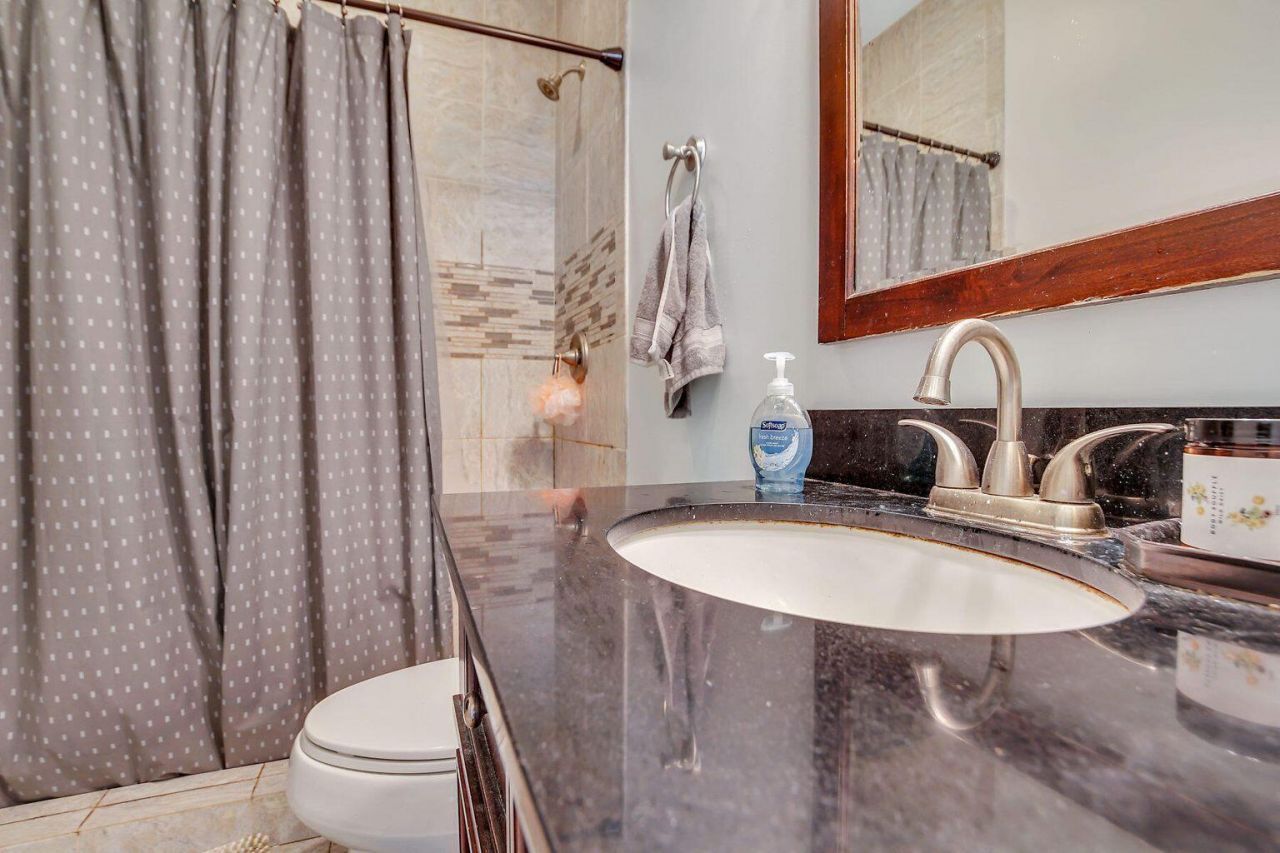 66 America Street Photo 15