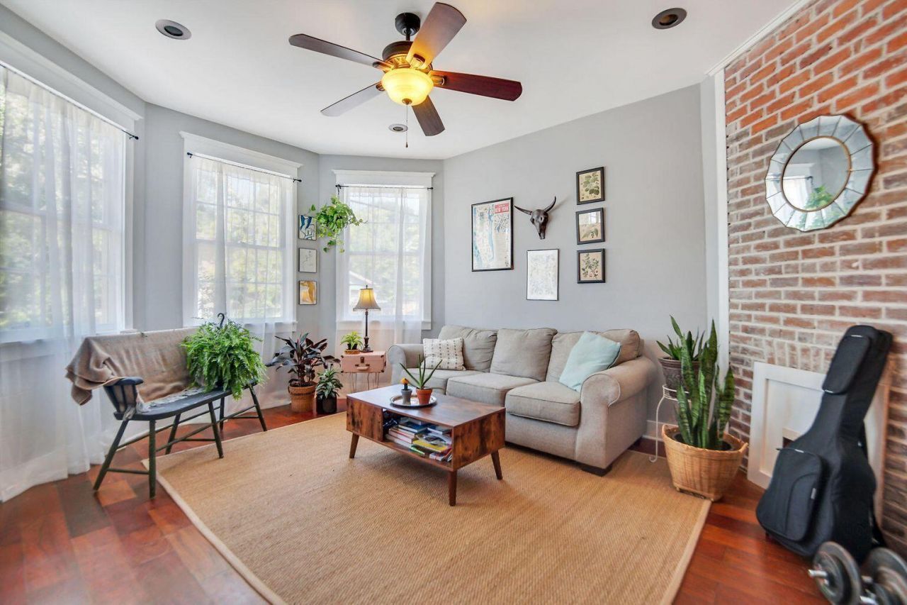 66 America Street Photo 4