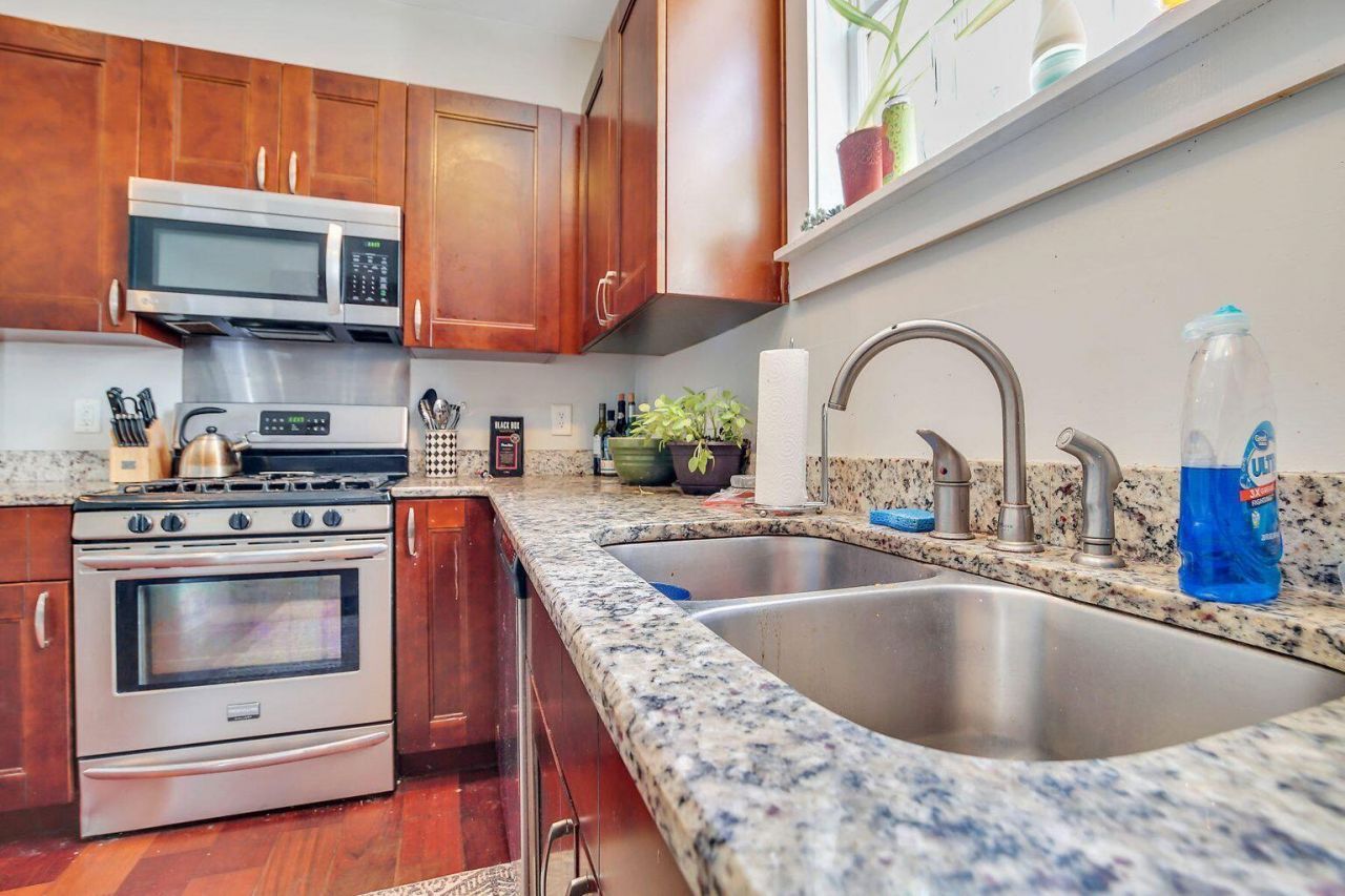 66 America Street Photo 7