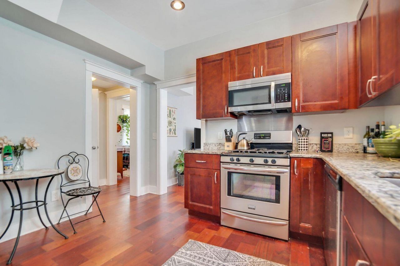 66 America Street Photo 8