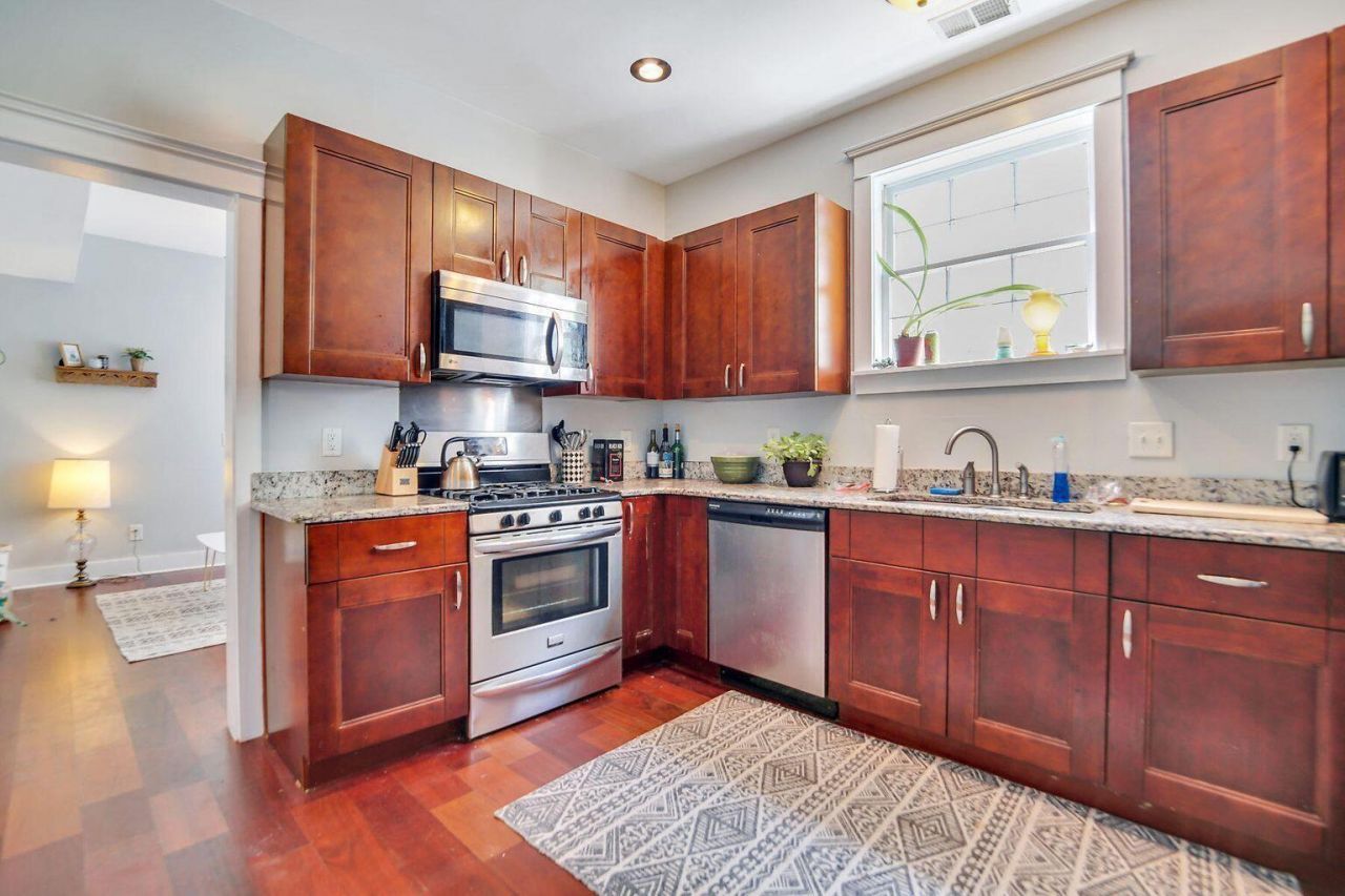 66 America Street Photo 9