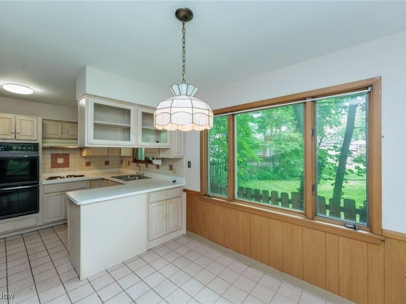 2375 Glendon Road, Cleveland, OH 44118 Photo 17