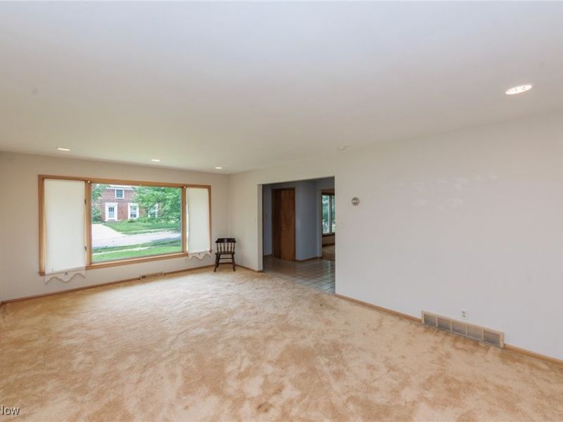 2375 Glendon Road, Cleveland, OH 44118 Photo 4