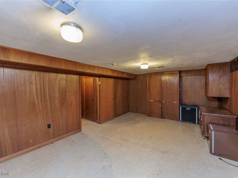 2375 Glendon Road, Cleveland, OH 44118 Photo 42