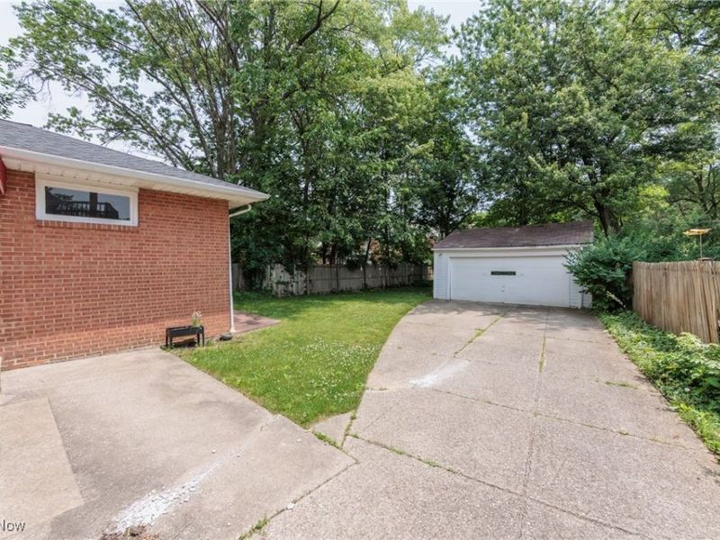 2375 Glendon Road, Cleveland, OH 44118 Photo 43