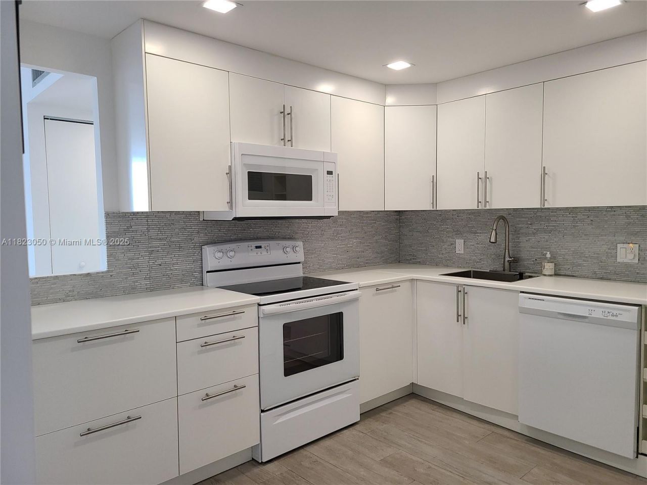 2851 NE 183rd St, Unit 1812E, Aventura, FL 33160 Photo