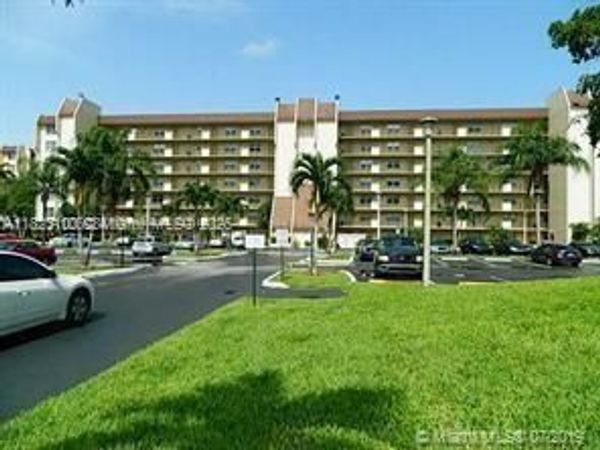 3100 W Rolling Hills Cir, Unit 101, Davie, FL 33328