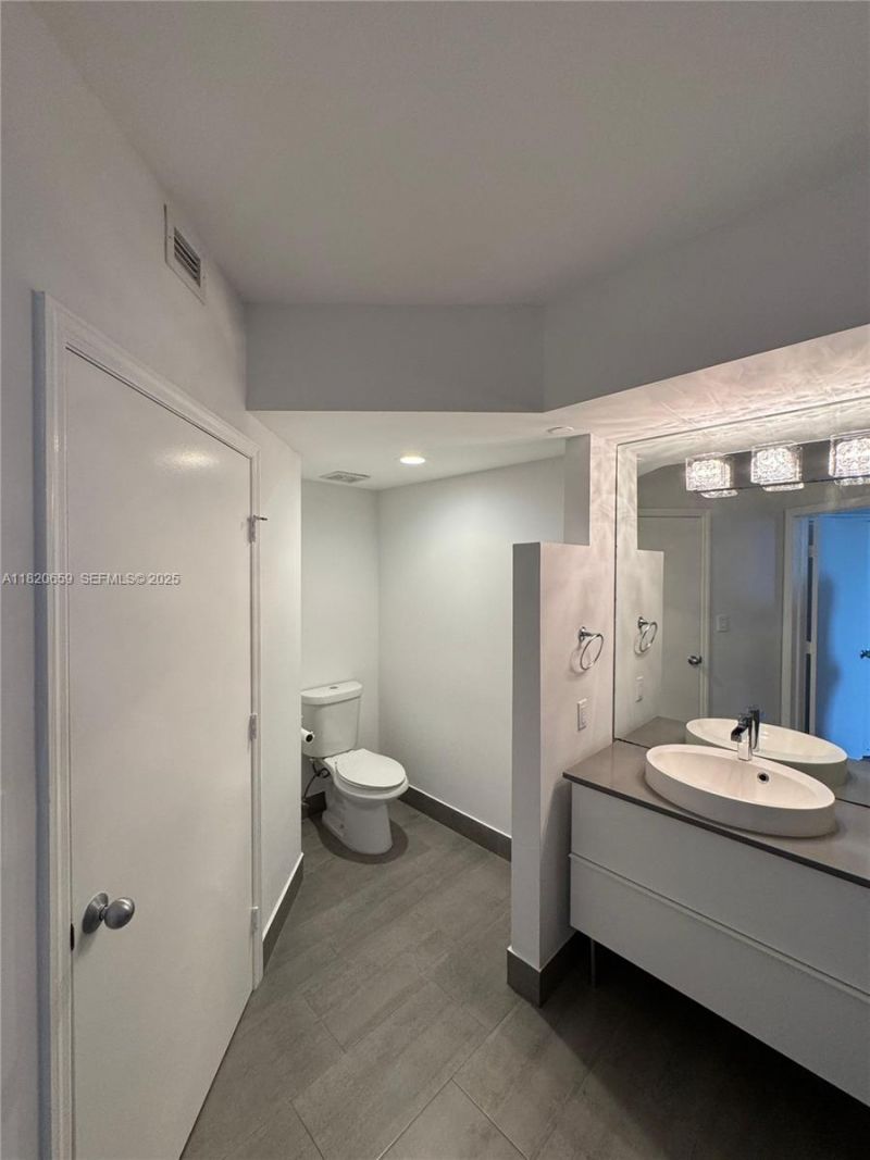 1330 West Ave, Unit 3007, Miami Beach, FL 33139 Photo