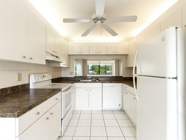 9455 N Belfort Cir, Unit 211, Tamarac, FL 33321