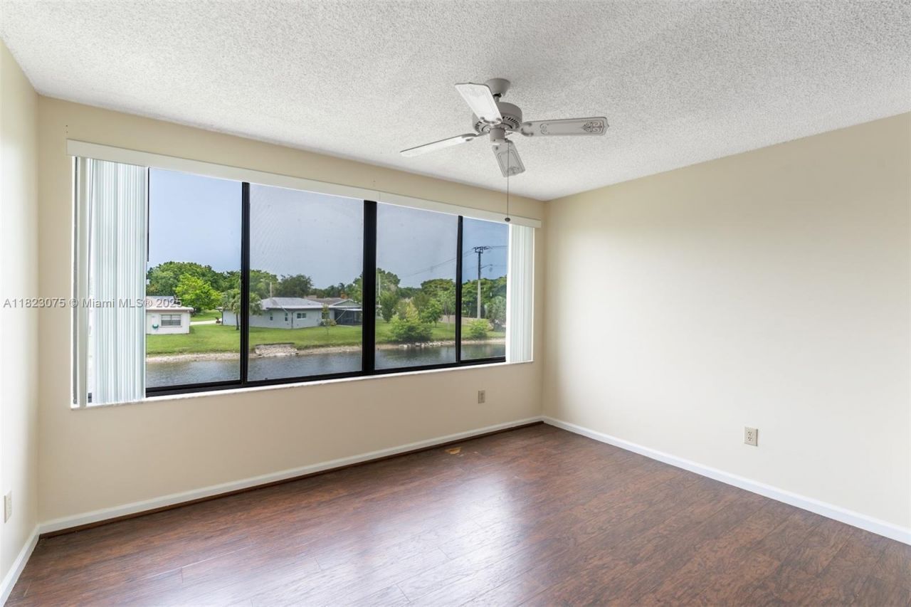 9455 N Belfort Cir, Unit 211, Tamarac, FL 33321 Photo