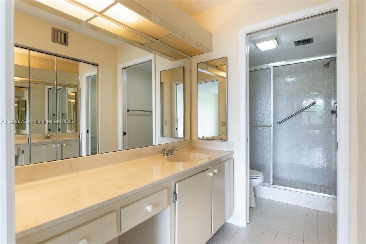 9455 N Belfort Cir, Unit 211, Tamarac, FL 33321 Photo