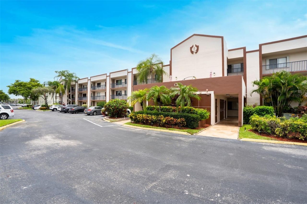 9455 N Belfort Cir, Unit 211, Tamarac, FL 33321 Photo