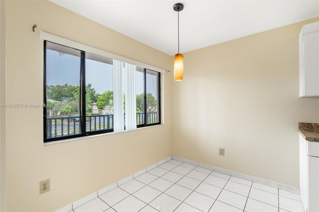 9455 N Belfort Cir, Unit 211, Tamarac, FL 33321 Photo