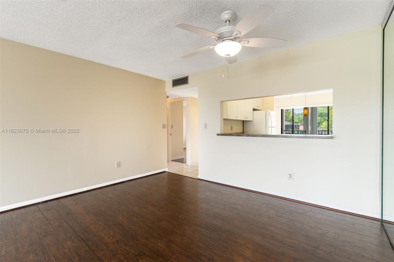 9455 N Belfort Cir, Unit 211, Tamarac, FL 33321 Photo