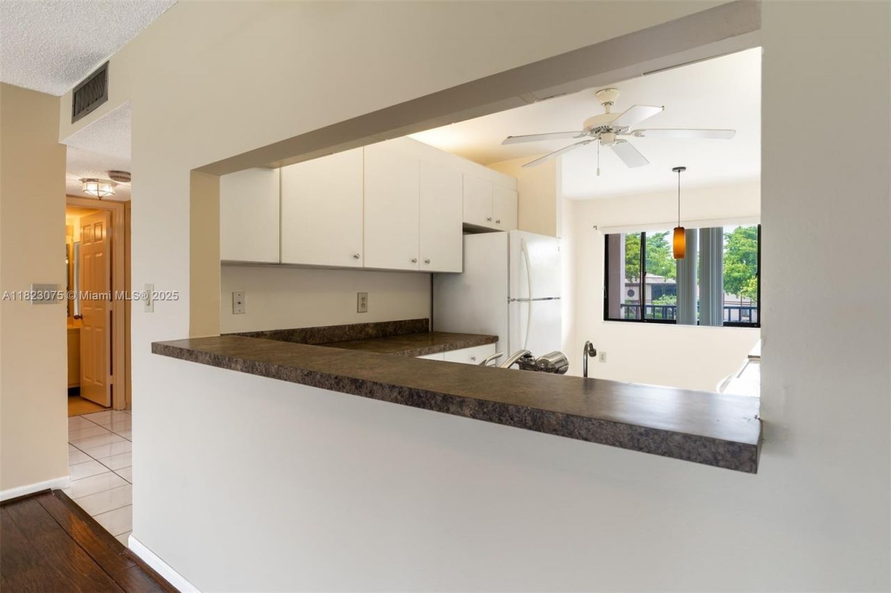 9455 N Belfort Cir, Unit 211, Tamarac, FL 33321 Photo