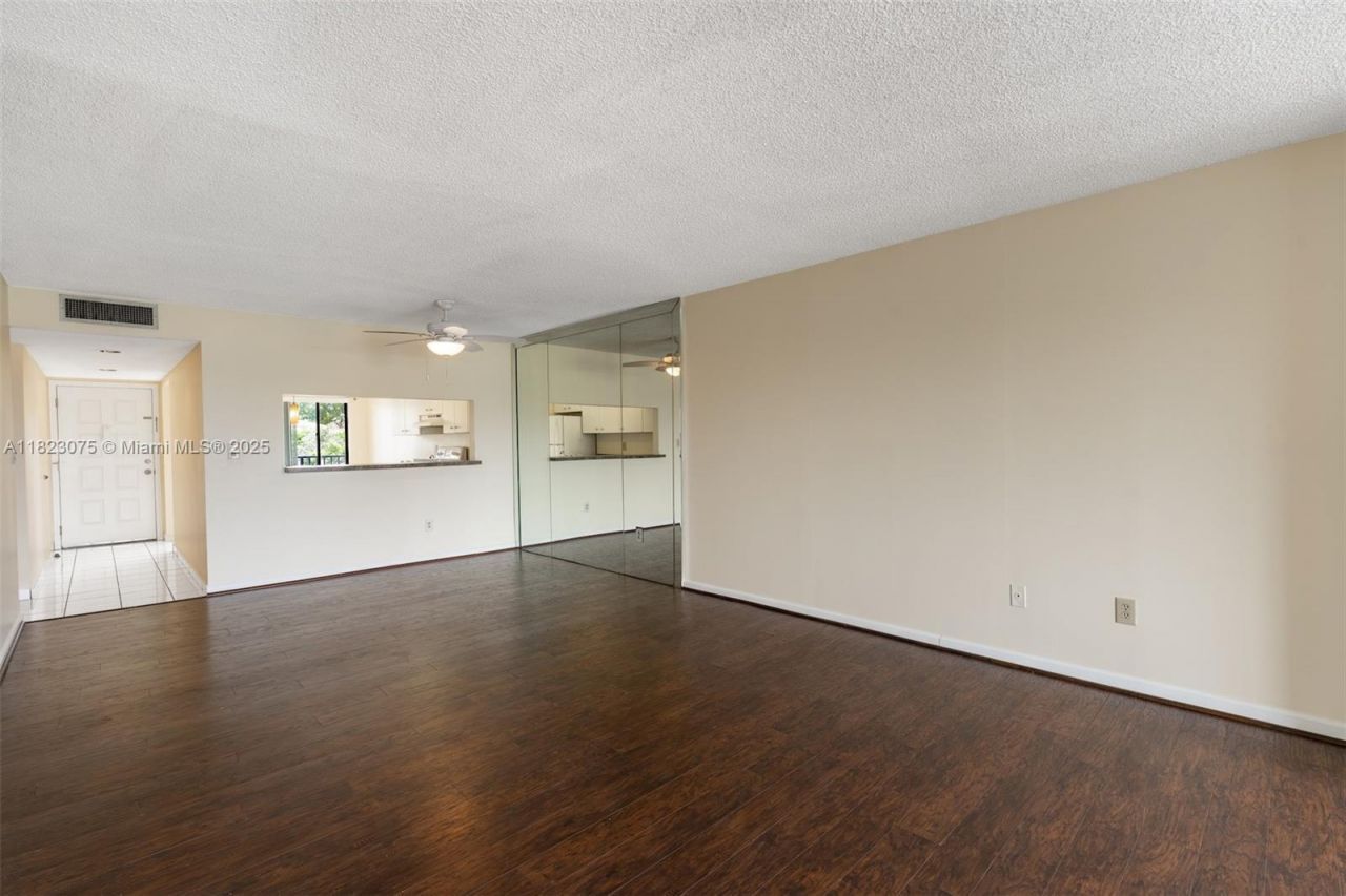 9455 N Belfort Cir, Unit 211, Tamarac, FL 33321 Photo