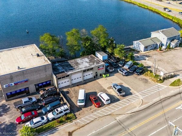 30 W Clarkston Road, Lake Orion Vlg, MI 48362