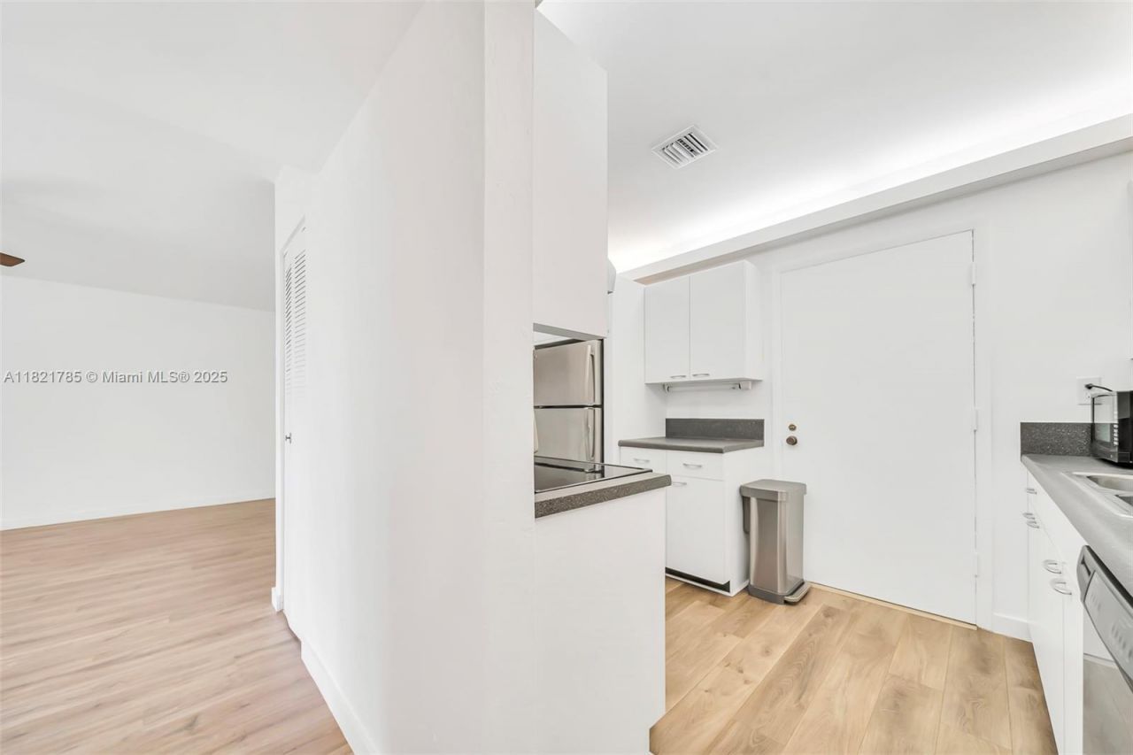 8335 SW 72nd Ave, Unit 315D, Miami, FL 33143 Photo