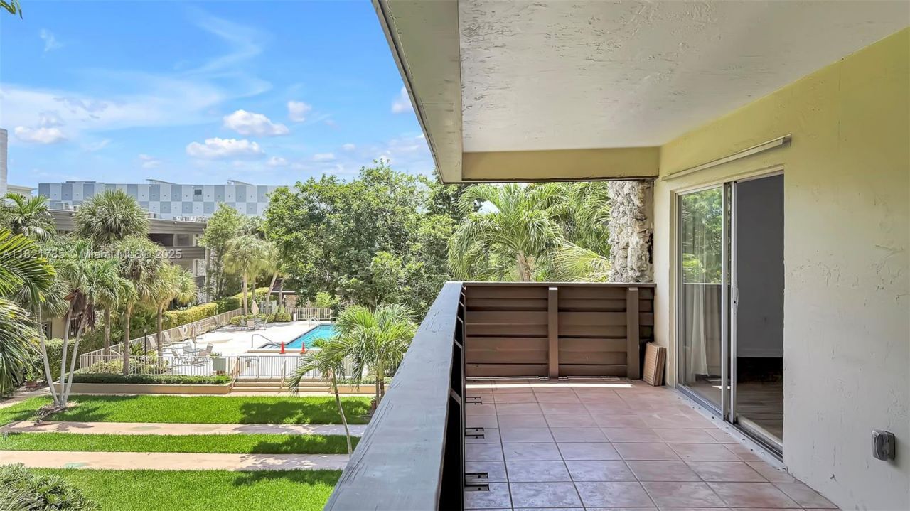 8335 SW 72nd Ave, Unit 315D, Miami, FL 33143 Photo