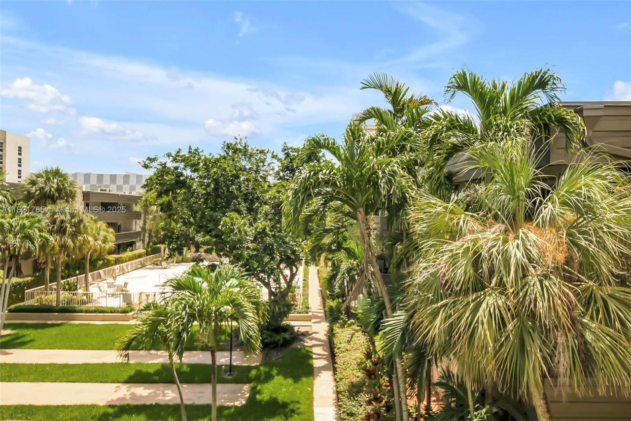 8335 SW 72nd Ave, Unit 315D, Miami, FL 33143 Photo